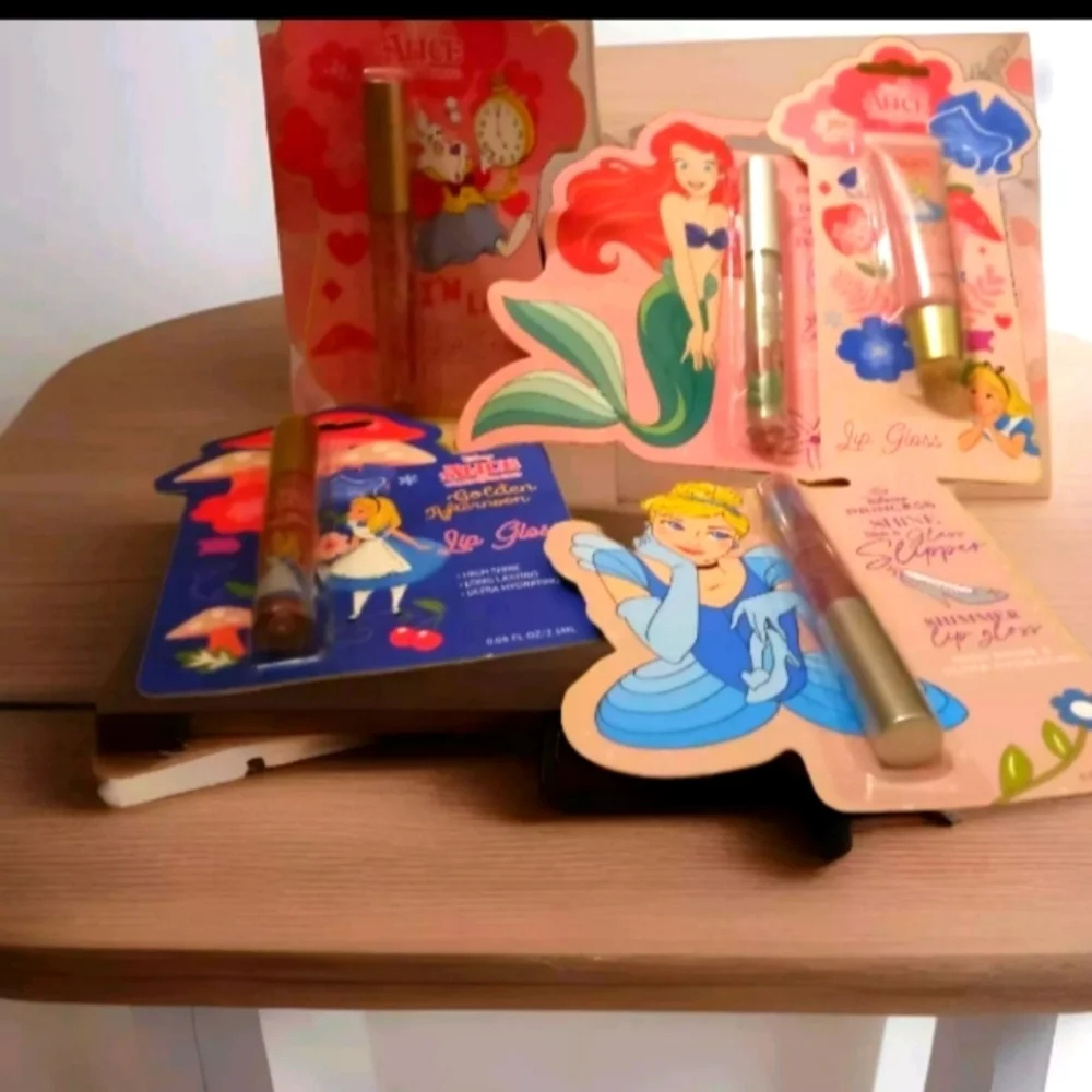 Disney Princess Shimmer Gloss 5 Included
